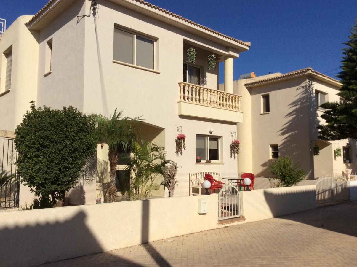 Quality Villa With Pool In Superb Location In Paphos Mandria  Eksteriør billede