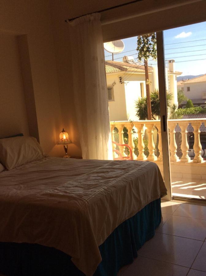 Quality Villa With Pool In Superb Location In Paphos Mandria  Eksteriør billede